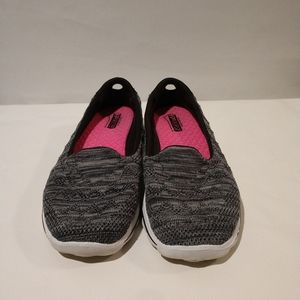 Skechers Ladies Go Walk shoes Slip on GoGa Mat